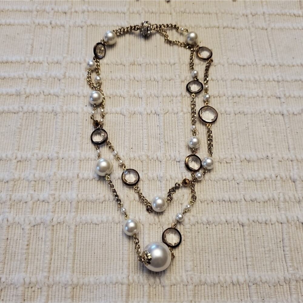 Layered multi strand faux pearl jeweled disc magnet‎ clasp necklace